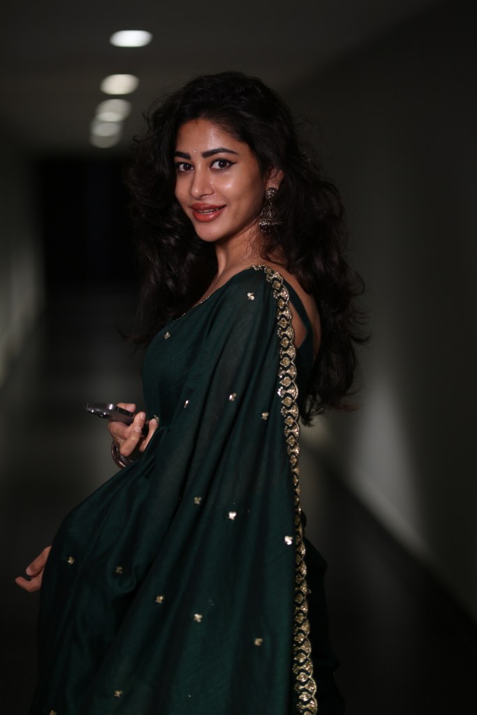 Sonu Thakur Stunning Looks in Saree