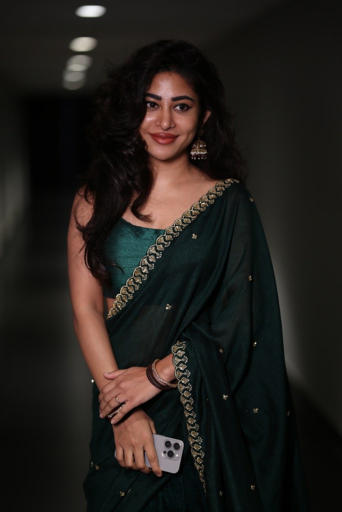 Sonu Thakur Stunning Looks in Saree