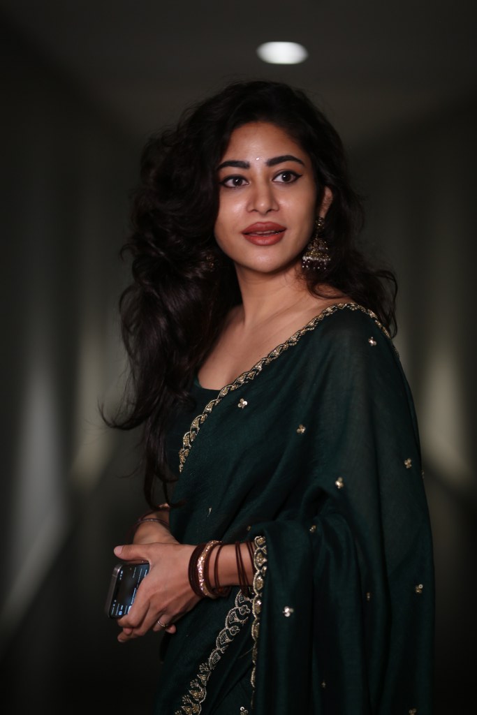 Sonu Thakur Stunning Looks in Saree