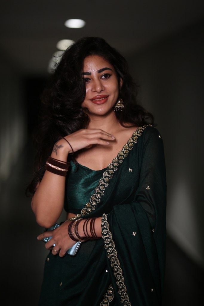 Sonu Thakur Stunning Looks in Saree