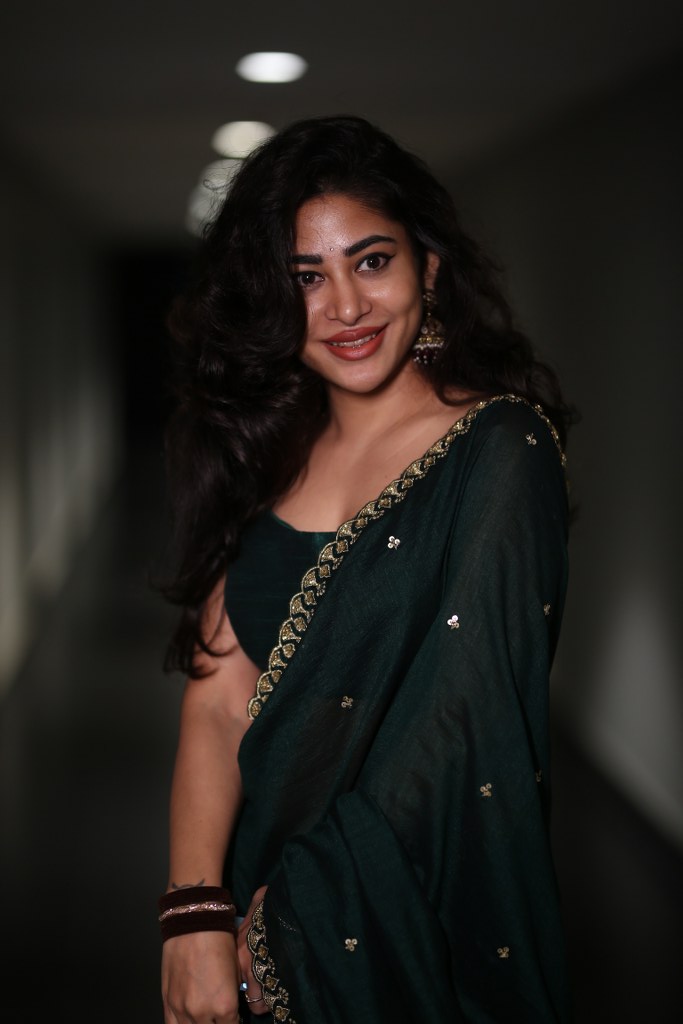 Sonu Thakur Stunning Looks in Saree