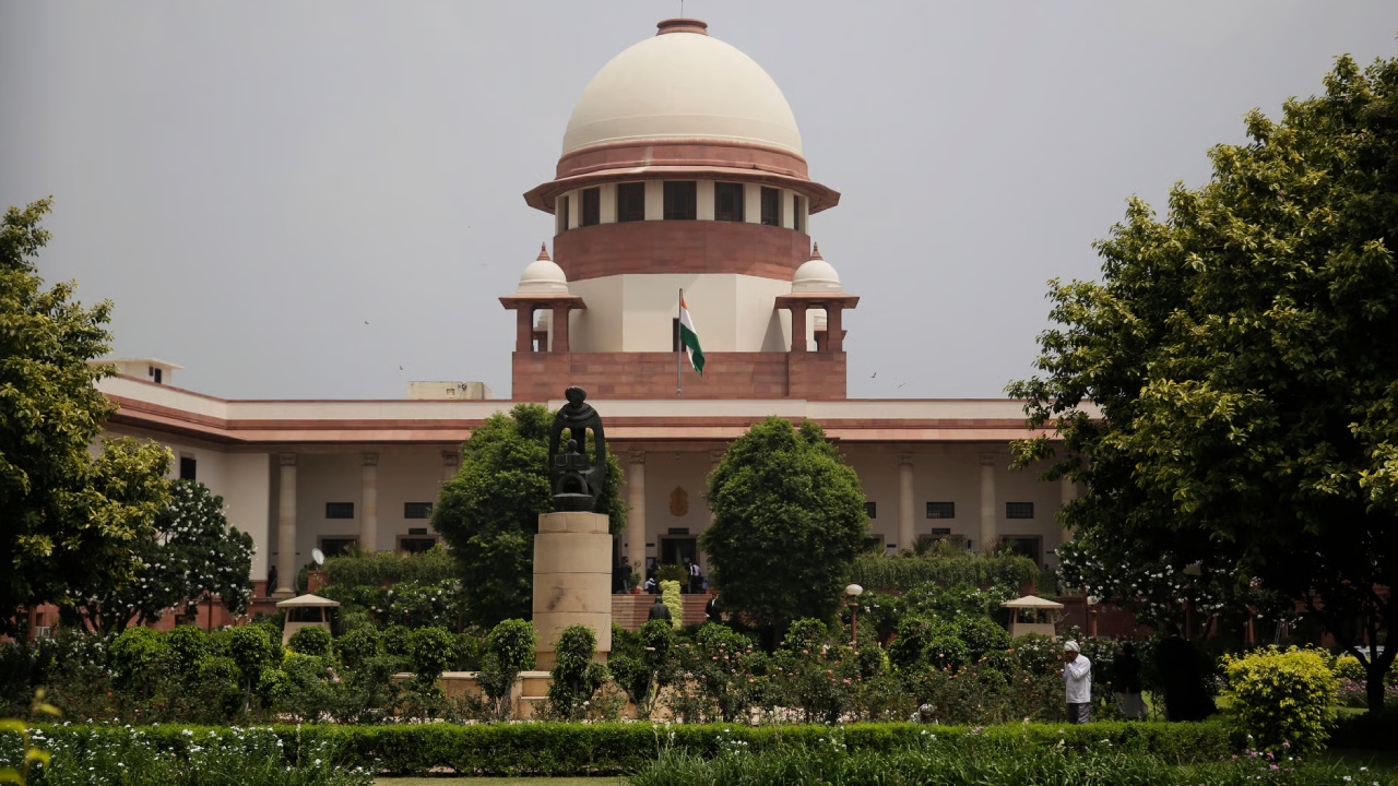 Supreme Court : లివిన్ రిలేషన్ షిప్‌లో హింసపై సుప్రీంకోర్టు సంచలన తీర్పు..