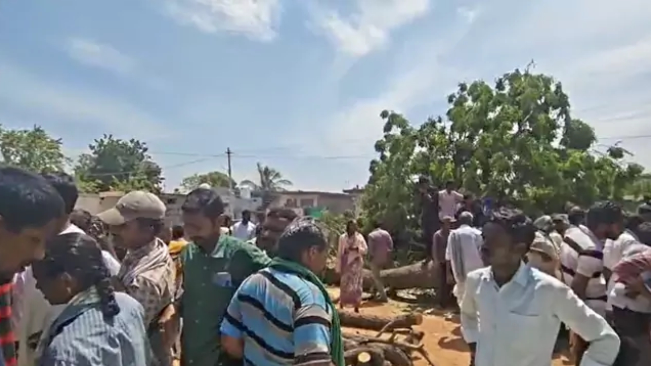 Suryapet Double Murder: వేపచెట్టు వివాదం, 25 ఏళ్లుగా గొడవలు.. ఇద్దరి హత్య.. తండ్రినే నరికేసిన కొడుకు