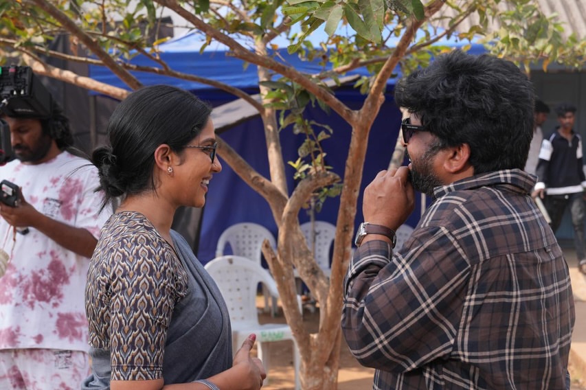 Swasika Shares Irumudi Movie Working Stills