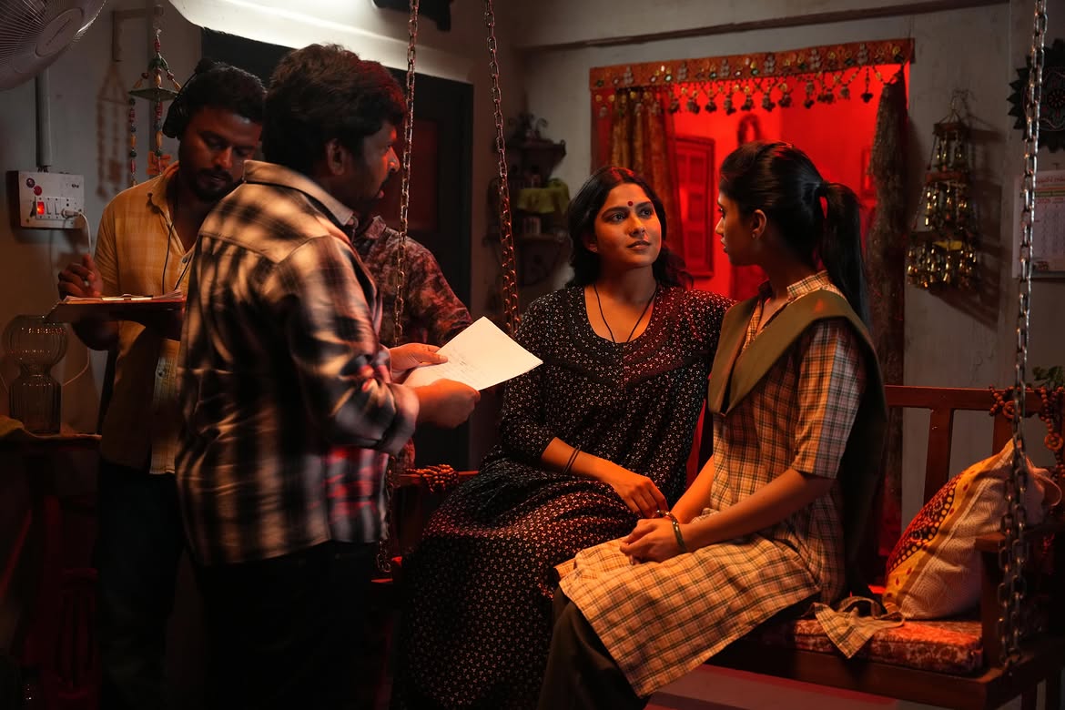 Swasika Shares Irumudi Movie Working Stills