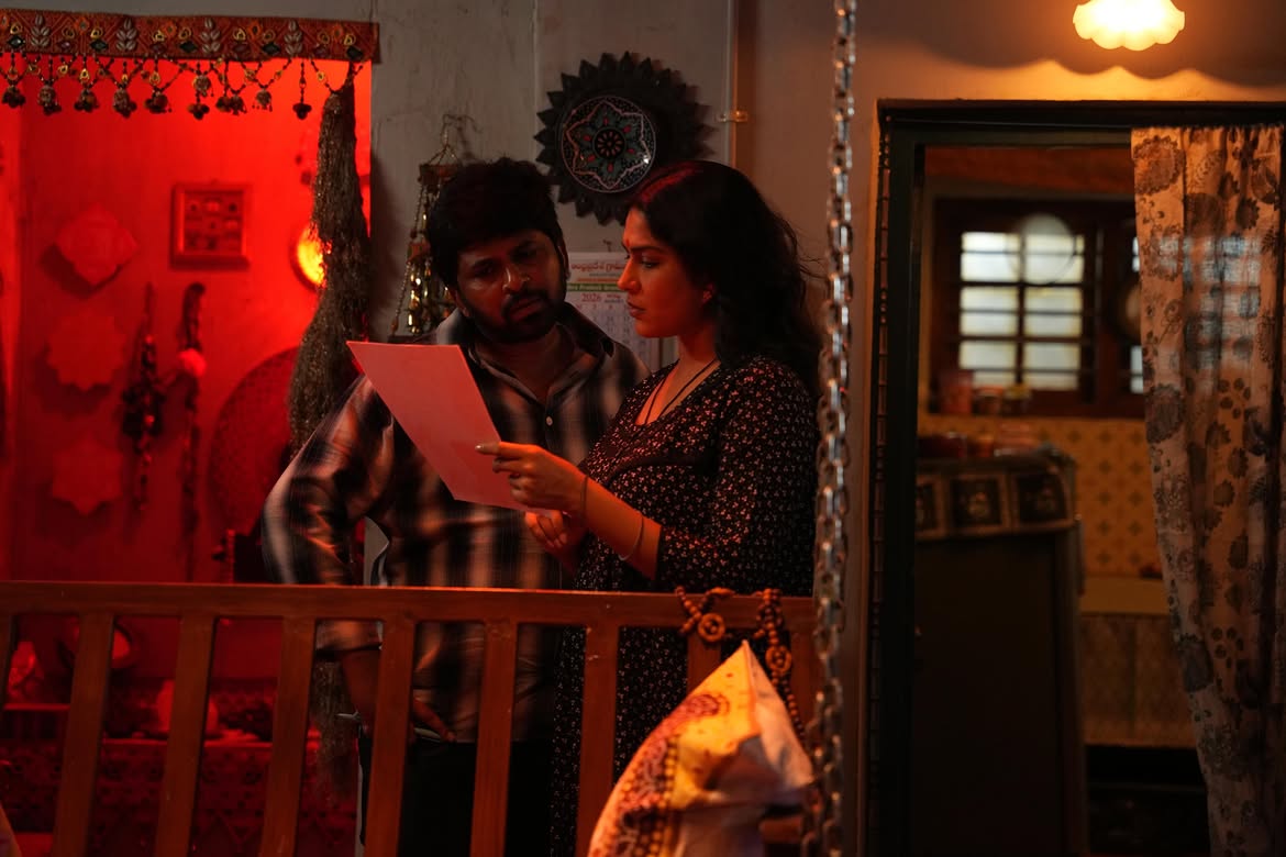 Swasika Shares Irumudi Movie Working Stills