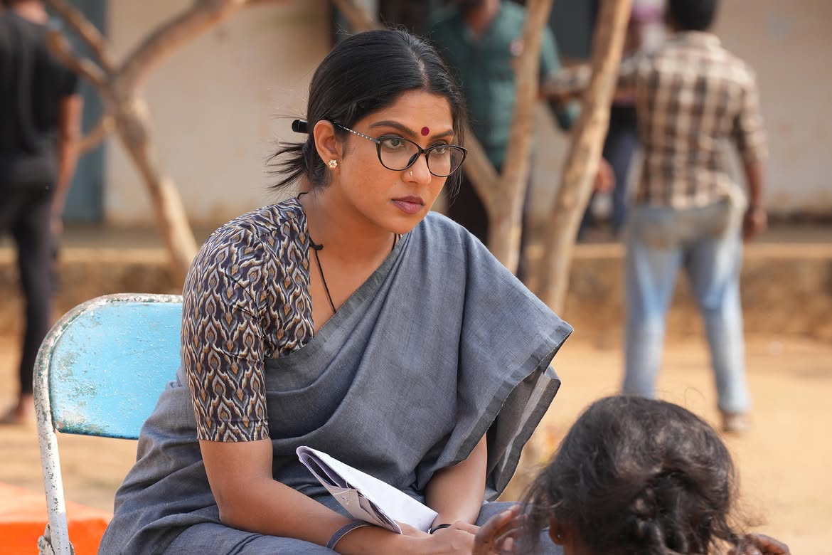 Swasika Shares Irumudi Movie Working Stills
