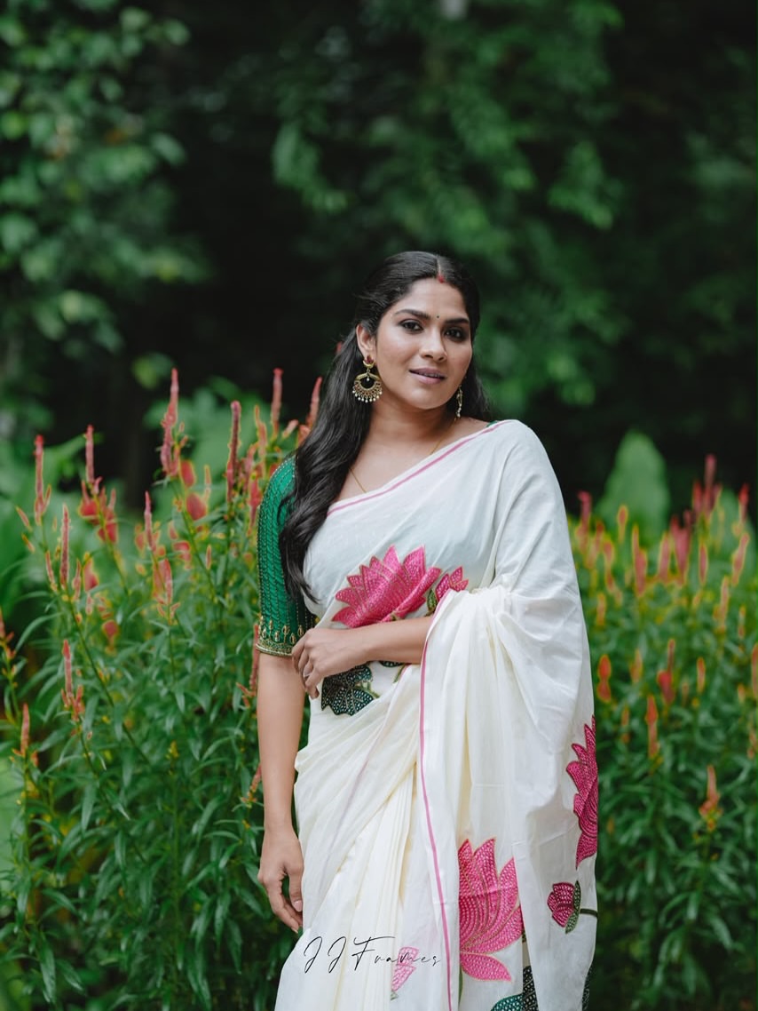 Swaswika Shares Onam Wishes with Photos in Saree