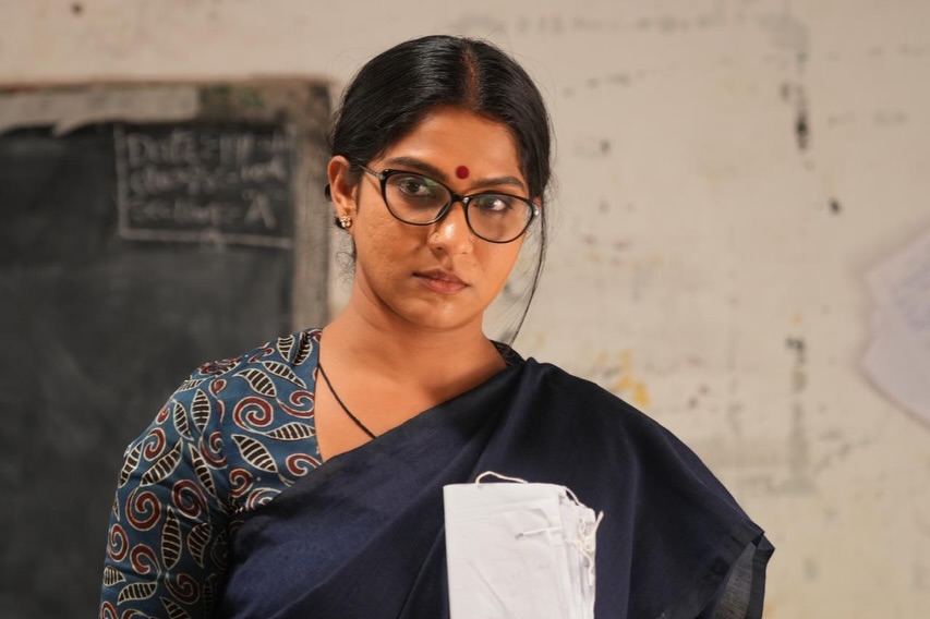 Swasika Shares Irumudi Movie Working Stills