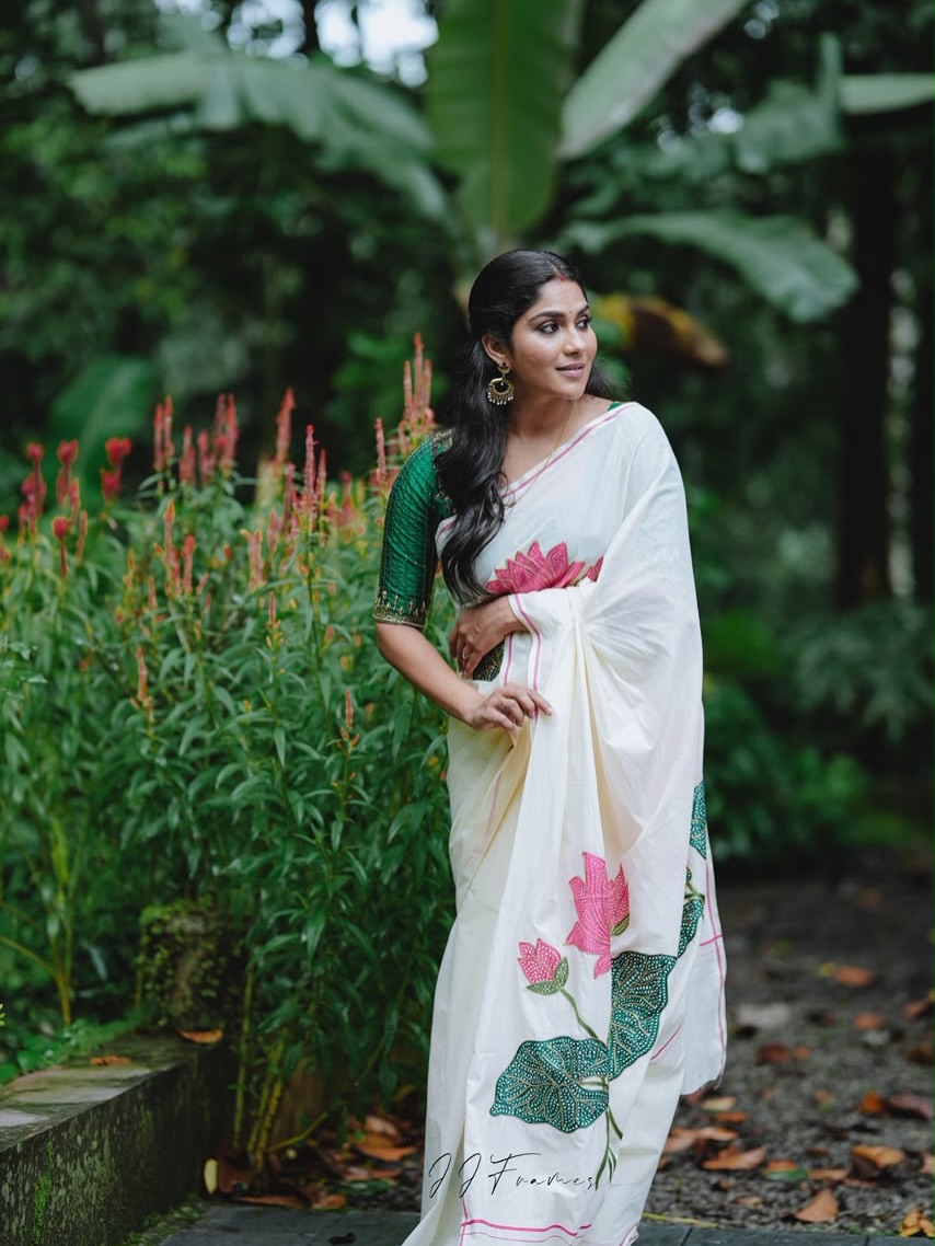 Swaswika Shares Onam Wishes with Photos in Saree