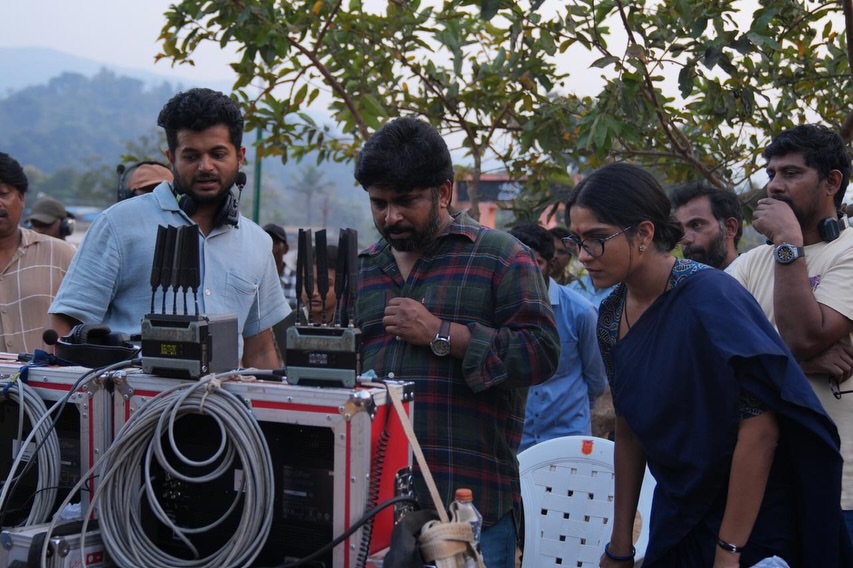 Swasika Shares Irumudi Movie Working Stills