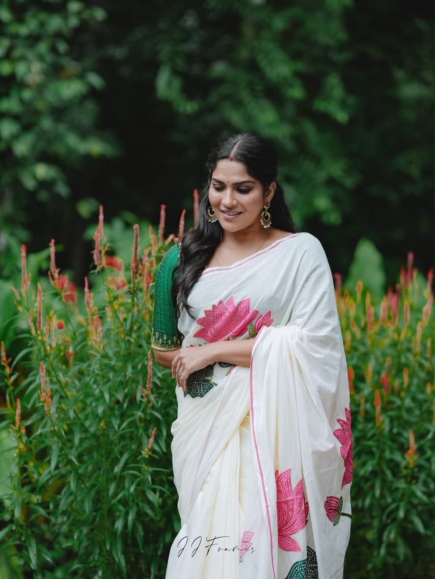Swaswika Shares Onam Wishes with Photos in Saree