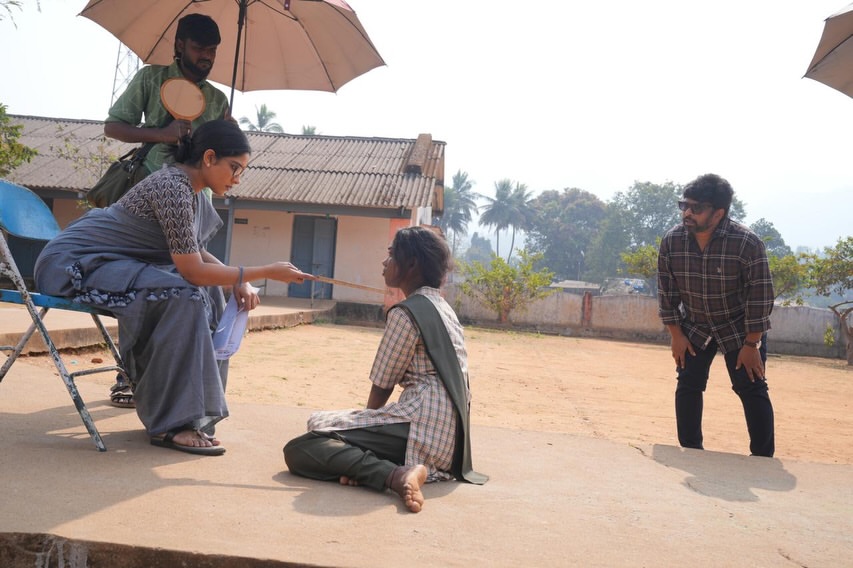 Swasika Shares Irumudi Movie Working Stills
