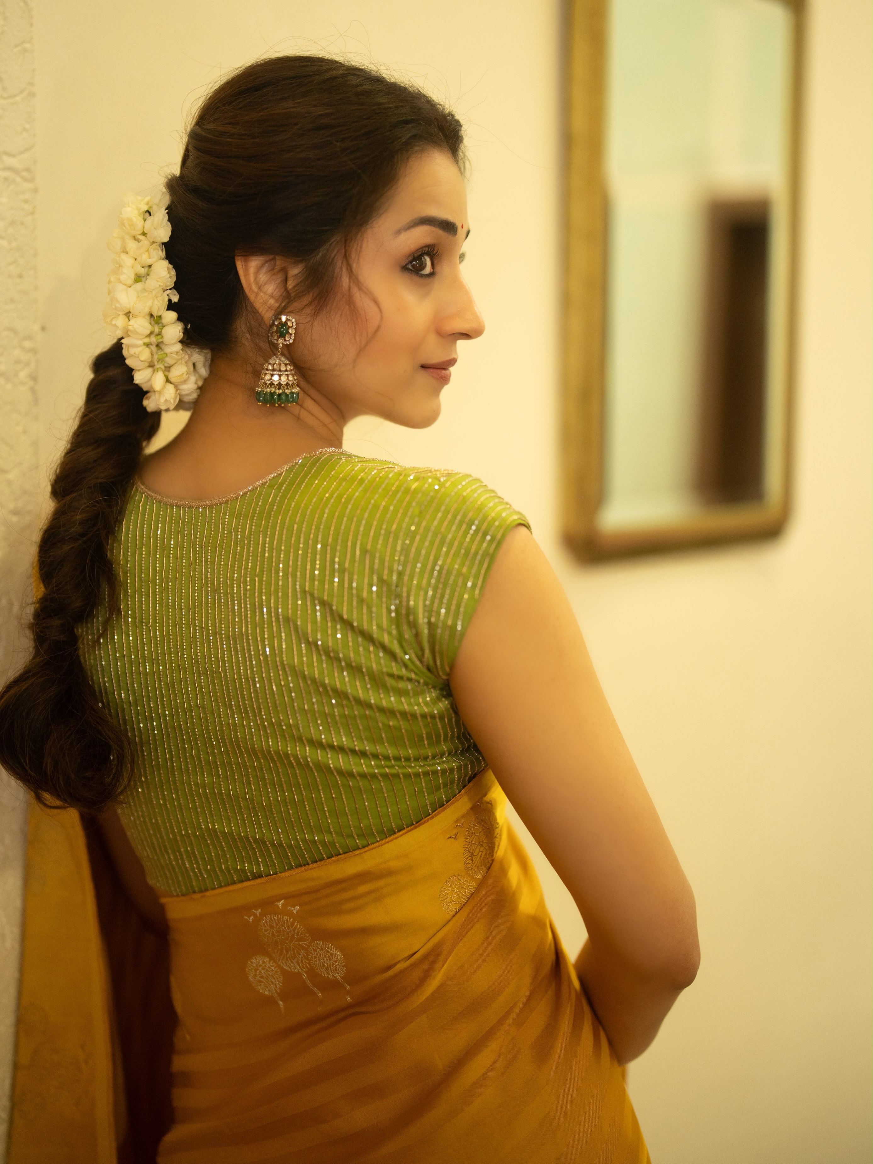 Trishakrishnan Stunning Looks in Saree