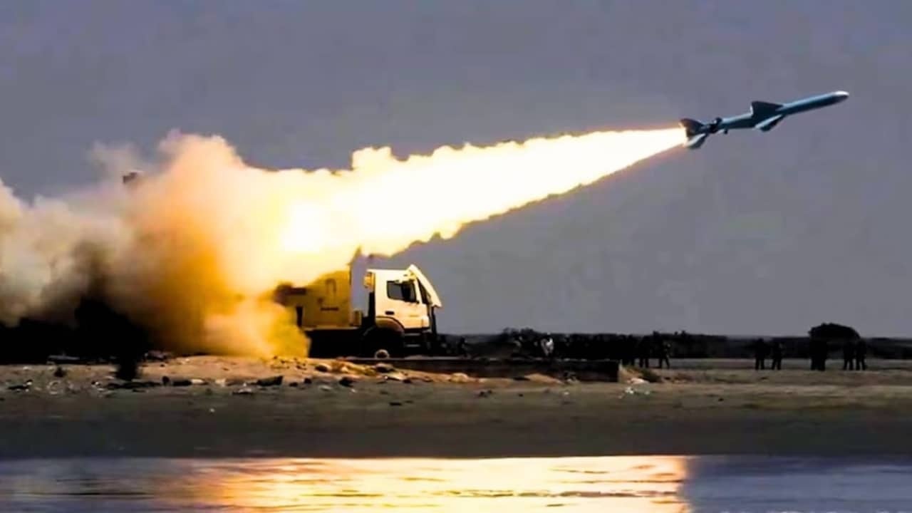 US – Iran War : ఆగని యుద్ధం.. లారక్ ద్వీపంపై అమెరికా బాంబుల వర్షం.. ఇరాన్ సీరియస్ వార్నింగ్!.. హోర్ముజ్‌లో హైటెన్షన్..