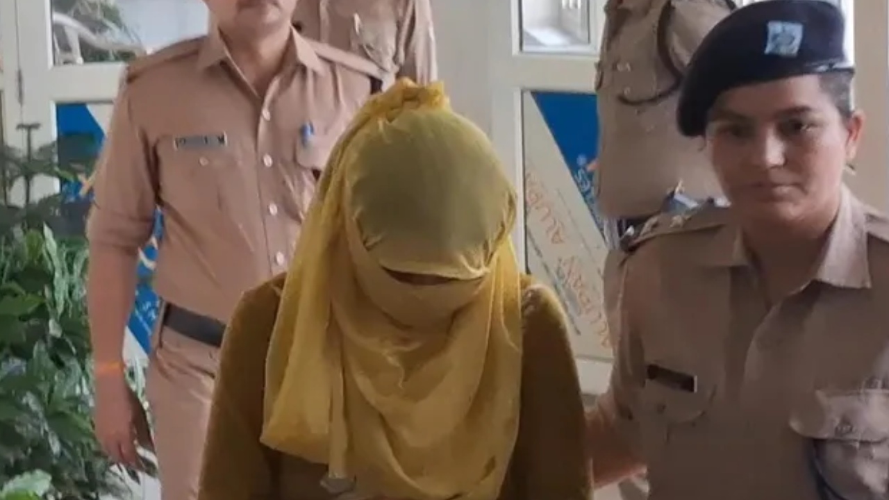 Husband Killed Case : ప్రేమించి పెళ్లి చేసుకుంది.. భర్త షాపులో పనిచేసే 17ఏళ్ల బాలుడితో వివాహేతర సంబంధం పెట్టుకుంది.. చివరికి బిగ్ ట్విస్ట్..