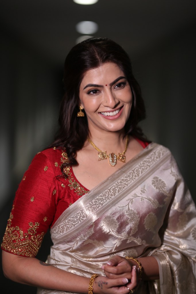 Varalaxmi Sarathkumar Stunning Looks in Saree at Kurma Avatar