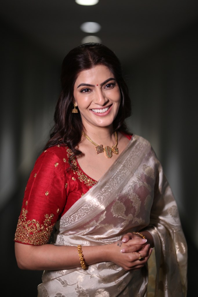 Varalaxmi Sarathkumar Stunning Looks in Saree at Kurma Avatar
