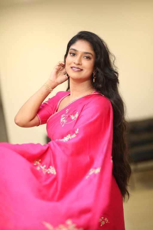 Vedha Jalandhar Stunning Looks in Saree