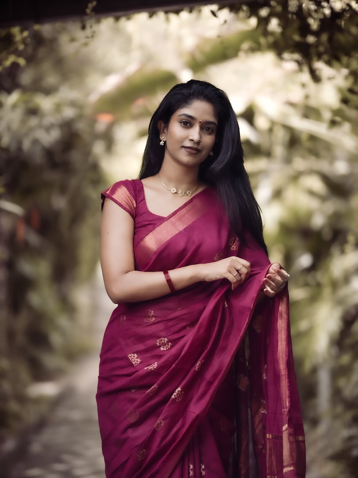 Vedha Jalandhar Stunning Looks in Saree