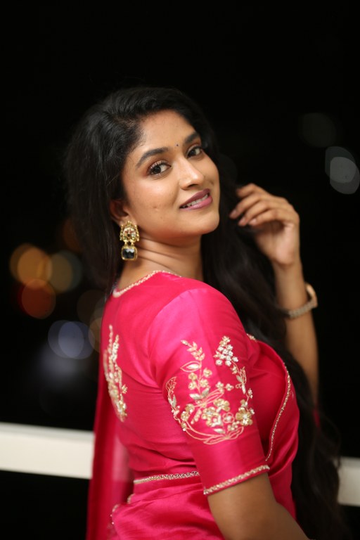 Vedha Jalandhar Stunning Looks in Saree