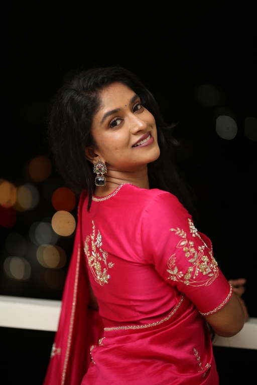 Vedha Jalandhar Stunning Looks in Saree
