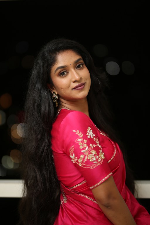 Vedha Jalandhar Stunning Looks in Saree