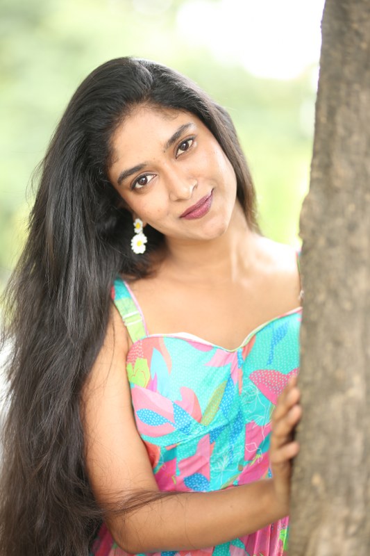 Vedha Jalandhar Simple Looks in Ameerlog Promotions