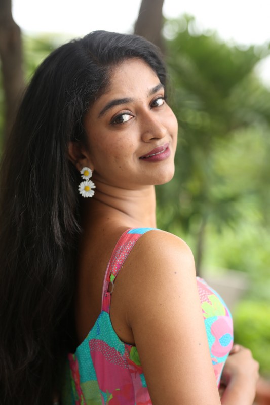 Vedha Jalandhar Simple Looks in Ameerlog Promotions