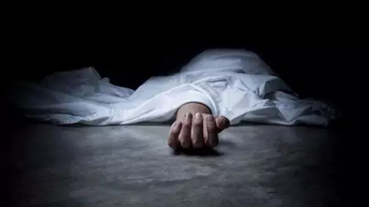 Visakhapatnam Crime : విశాఖలో దారుణం.. మూడు మృతదేహాల లభ్యం..