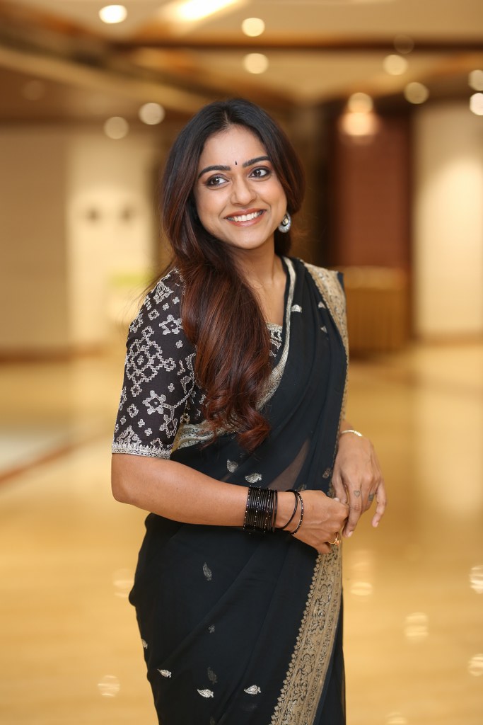 Vithika Sheru Stunning Looks in Black Saree