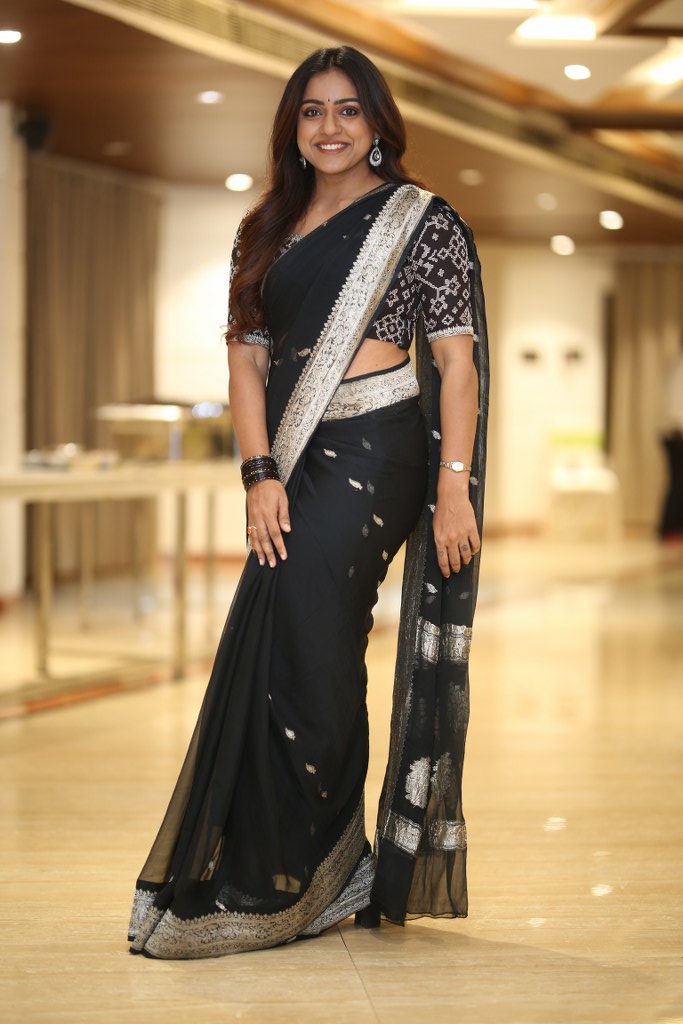 Vithika Sheru Stunning Looks in Black Saree