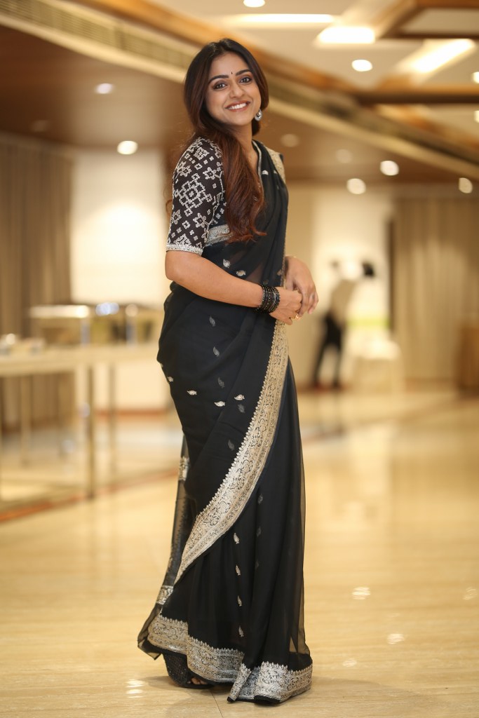 Vithika Sheru Stunning Looks in Black Saree