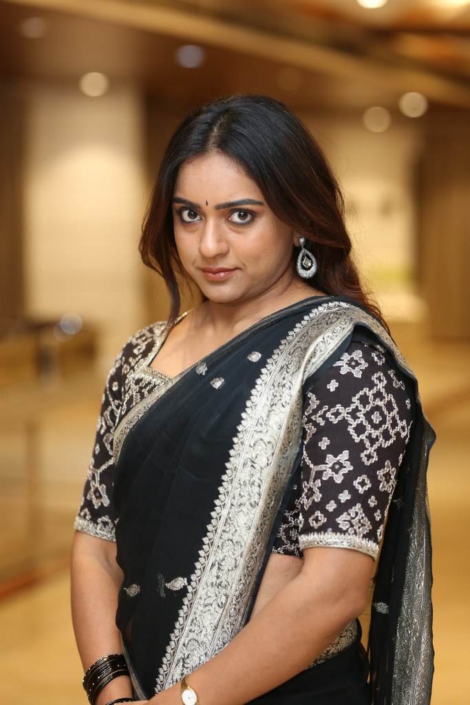 Vithika Sheru Stunning Looks in Black Saree