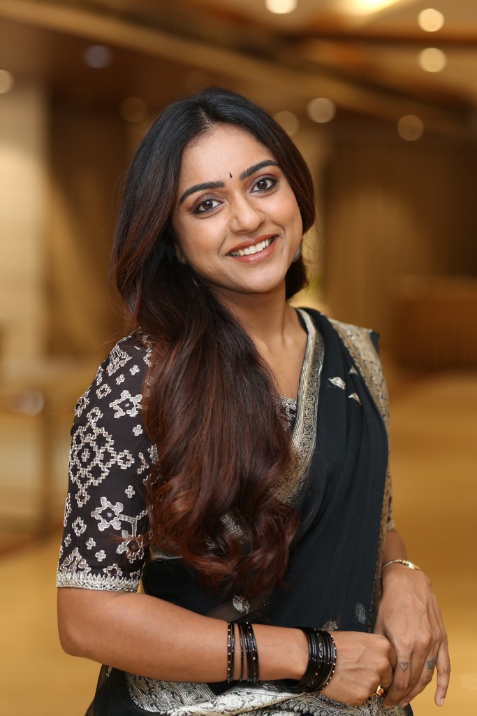 Vithika Sheru Stunning Looks in Black Saree