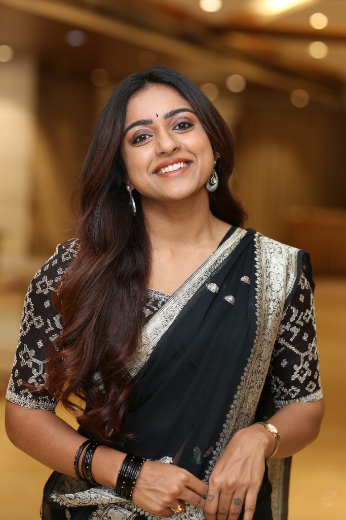 Vithika Sheru Stunning Looks in Black Saree