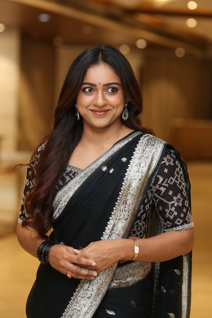 Vithika Sheru Stunning Looks in Black Saree