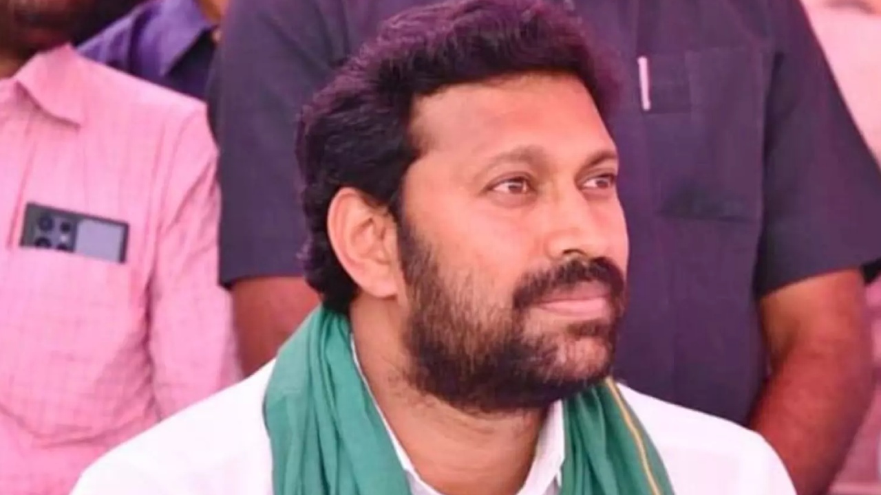 YCP MP Avinash Reddy : వైసీపీ ఎంపీ అవినాశ్ రెడ్డి ఇంట్లో, కార్యాలయంలో ఈడీ సోదాలు