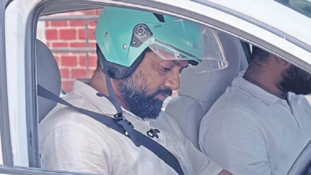 AI Camera Blunder : ఇదెక్కడి చోద్యం.. కారులో హెల్మెట్ పెట్టుకోలేదని ఫైన్.. చలాన్ చూసి షాకైన డ్రైవర్!
