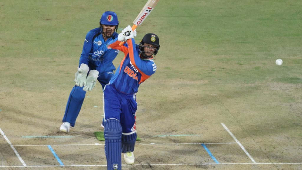 IND vs AFG 3rd T20 : అభిషేక్ శర్మ ఊచకోత.. 30 బంతుల్లో సెంచరీ పూర్తి.. అఫ్గాన్ బౌలర్లకు చుక్కలు IND vs AFG 3rd T20 : అభిషేక్ శర్మ ఊచకోత.. 30 బంతుల్లో సెంచరీ పూర్తి.. అఫ్గాన్ బౌలర్లకు చుక్కలు