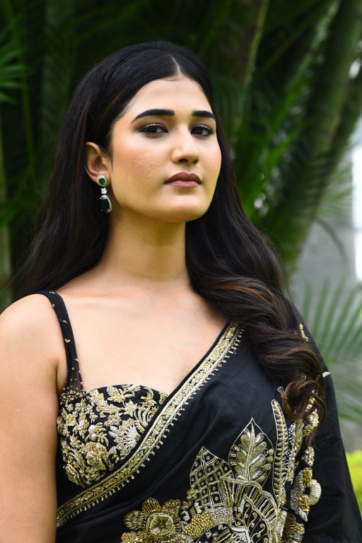 Amrutha Chowdary Stunning Looks in Black Saree