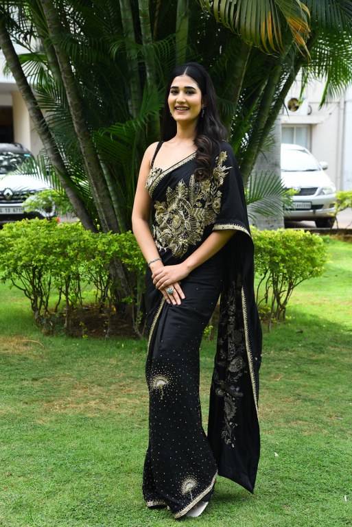 Amrutha Chowdary Stunning Looks in Black Saree