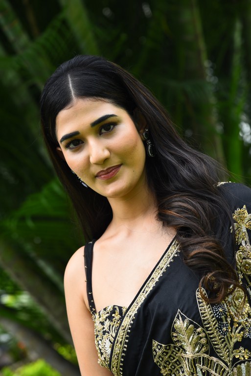 Amrutha Chowdary Stunning Looks in Black Saree