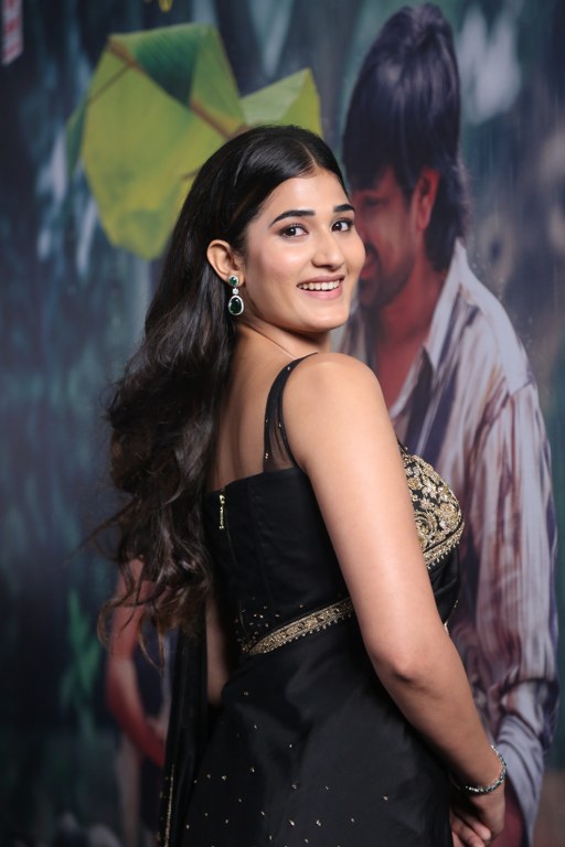 Amrutha Chowdary Stunning Looks in Black Saree