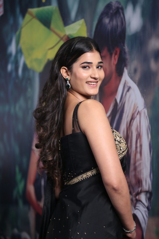 Amrutha Chowdary Stunning Looks in Black Saree