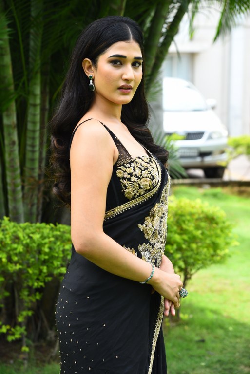 Amrutha Chowdary Stunning Looks in Black Saree