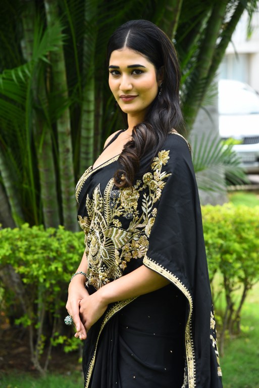 Amrutha Chowdary Stunning Looks in Black Saree