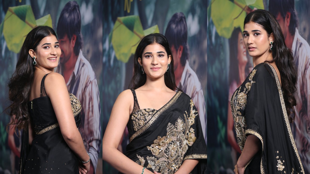 Amrutha Chowdary : నలుపు చీరలో అదరగొడుతున్న అమృత చౌదరి.. ఫొటోలు..