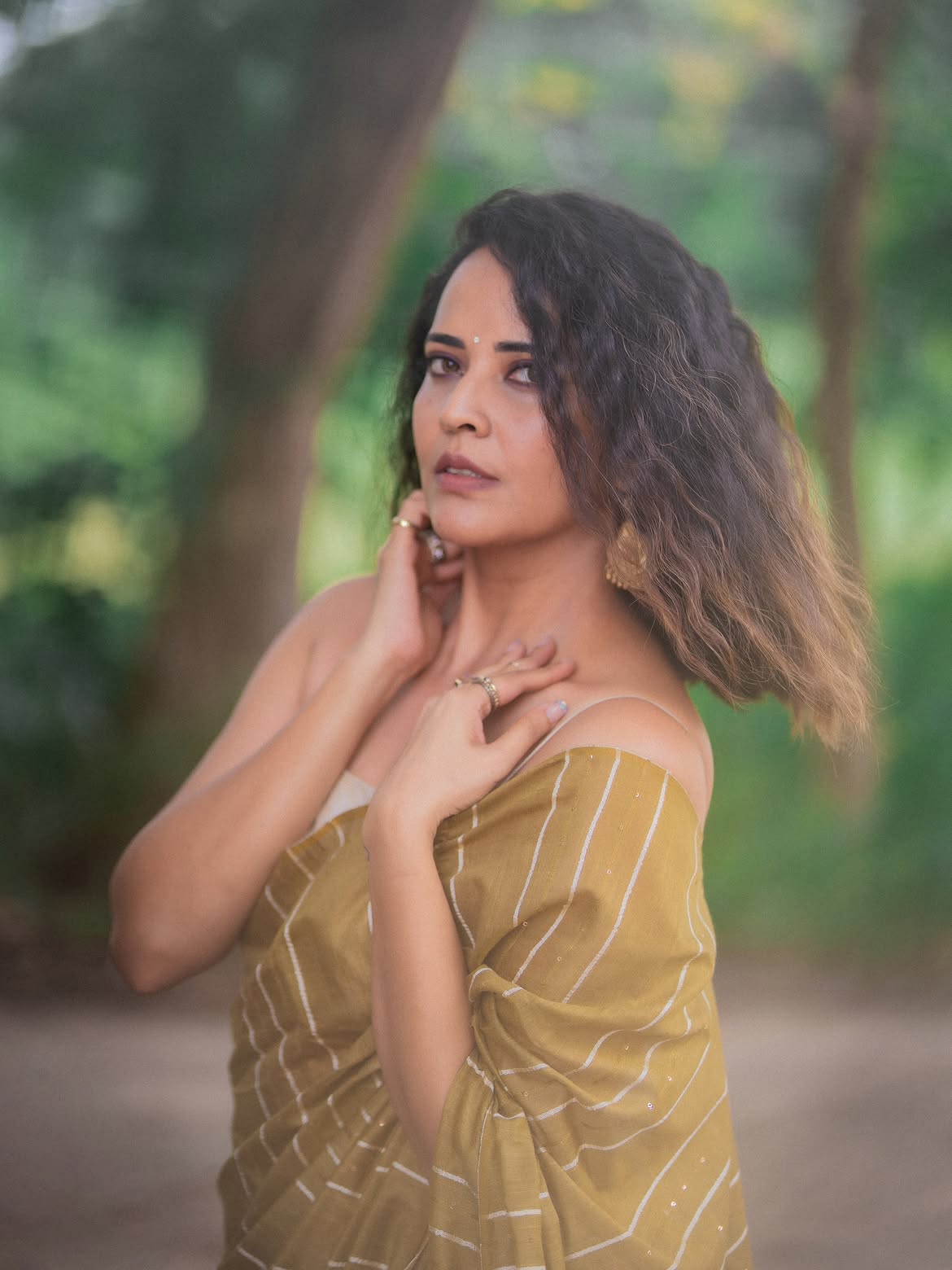 Anasuya Bharadwaj Sizzling Poses in Saree