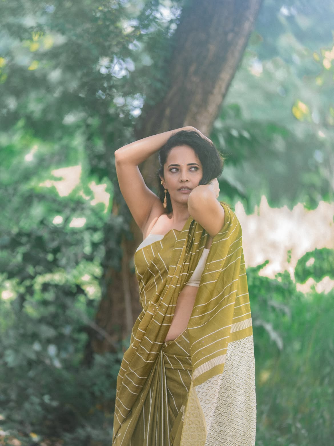 Anasuya Bharadwaj Sizzling Poses in Saree